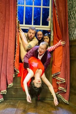 the play that goes wrong theatre breaks